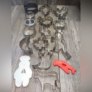 Lot of 16 Cookie Cutters – Assorted - Vintage Metal & Plastic (2) Ghost, Leaf +